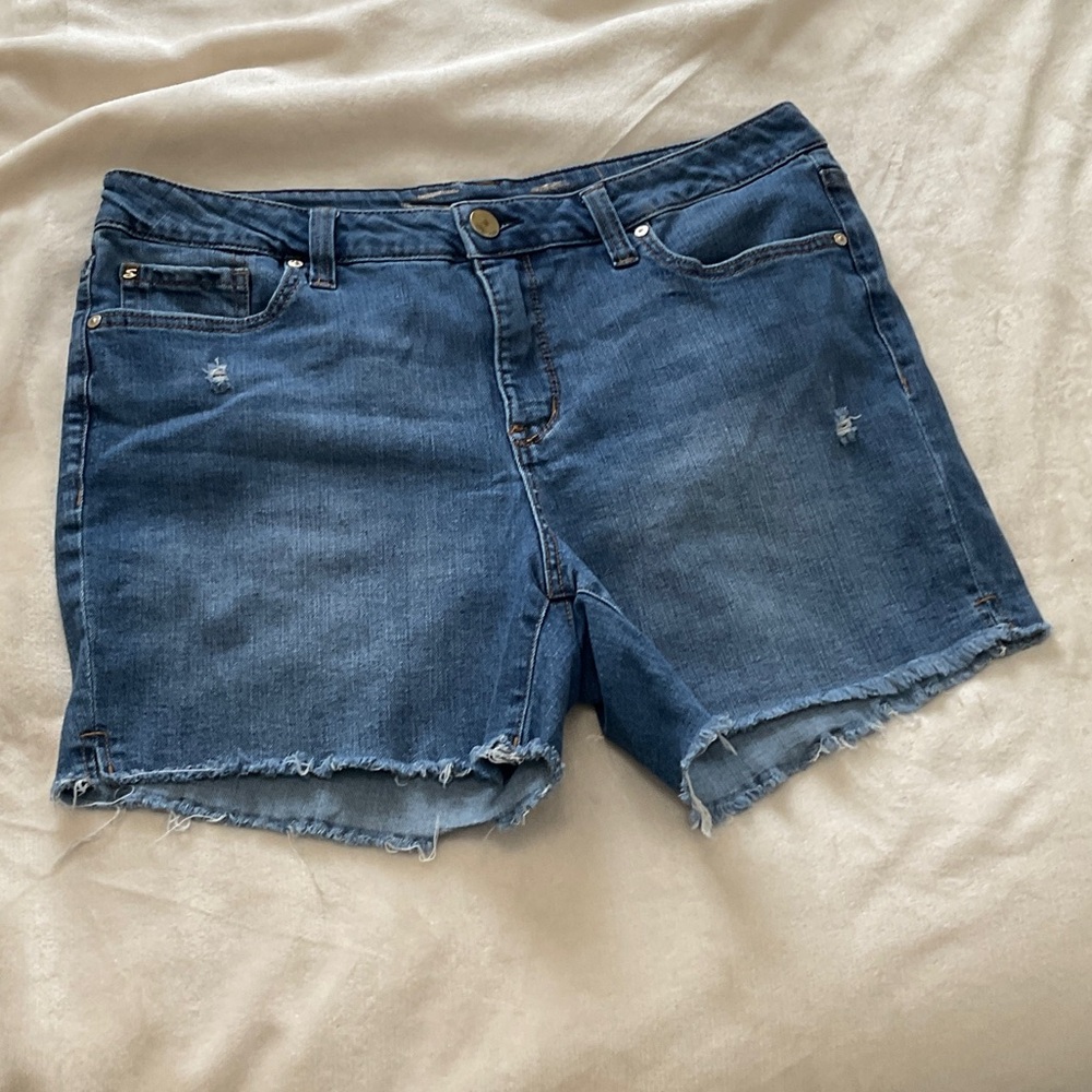 Seven7 Weekend Denim Blue Women's Shorts, Size 12, Minor Distressing, Raw hem